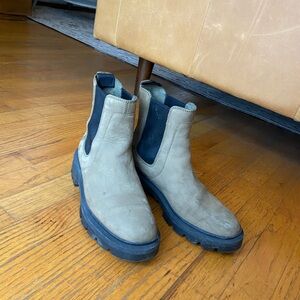 Timberlands women’s green Chelsea Boots - 8.5